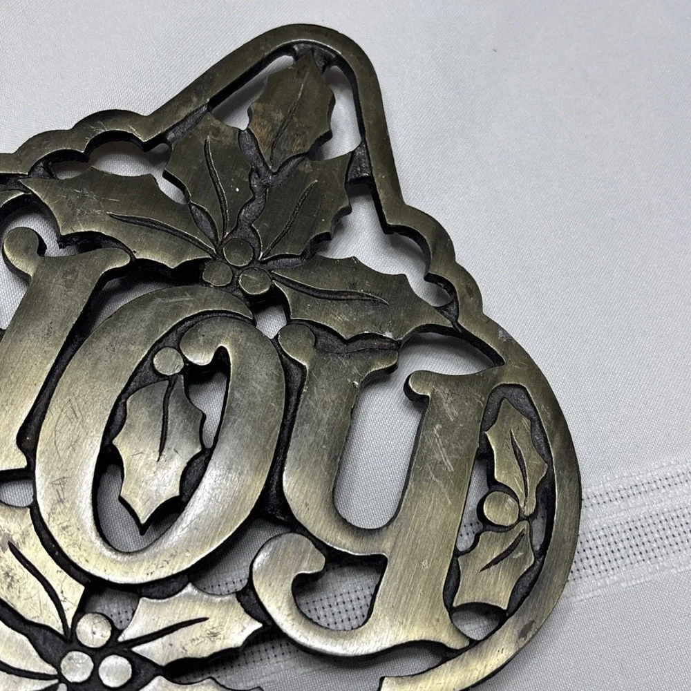 Vintage Brass Look Holly & Joy Christmas Trivet / Wall Plaque - Picture 5 of 9